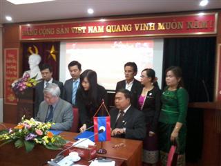 ຄະນະຜູ້ແທນໜັງສືພິມວຽງຈັນໃໝ່ ຢ້ຽມຢາມແລະເຮັດວຽກຢູ່ນະຄອນຫຼວງ ຮ່າໂນ້ຍ